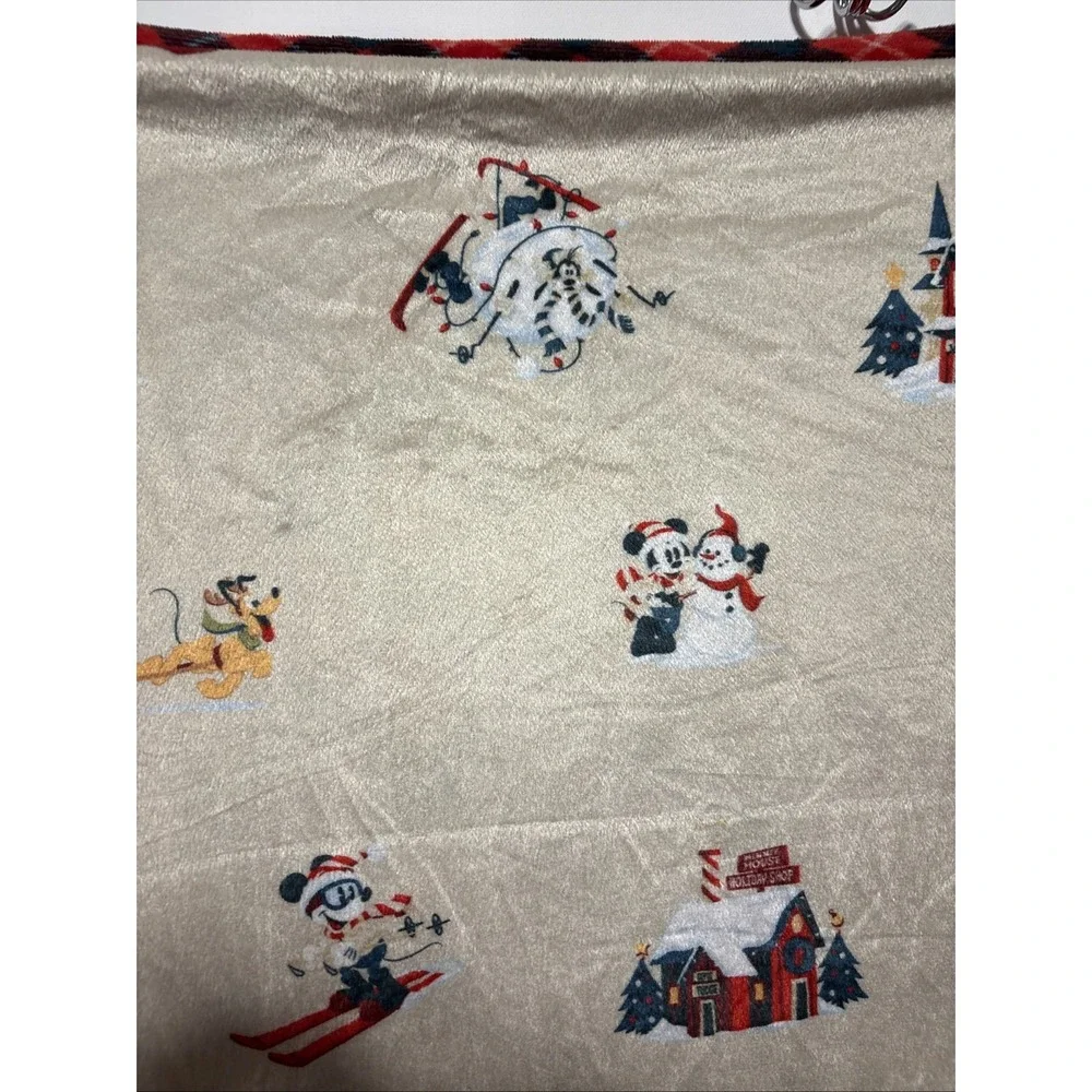 Disney Parks 2021 Mickey Mouse Christmas Holiday Fleece Flannel Blanket Throw